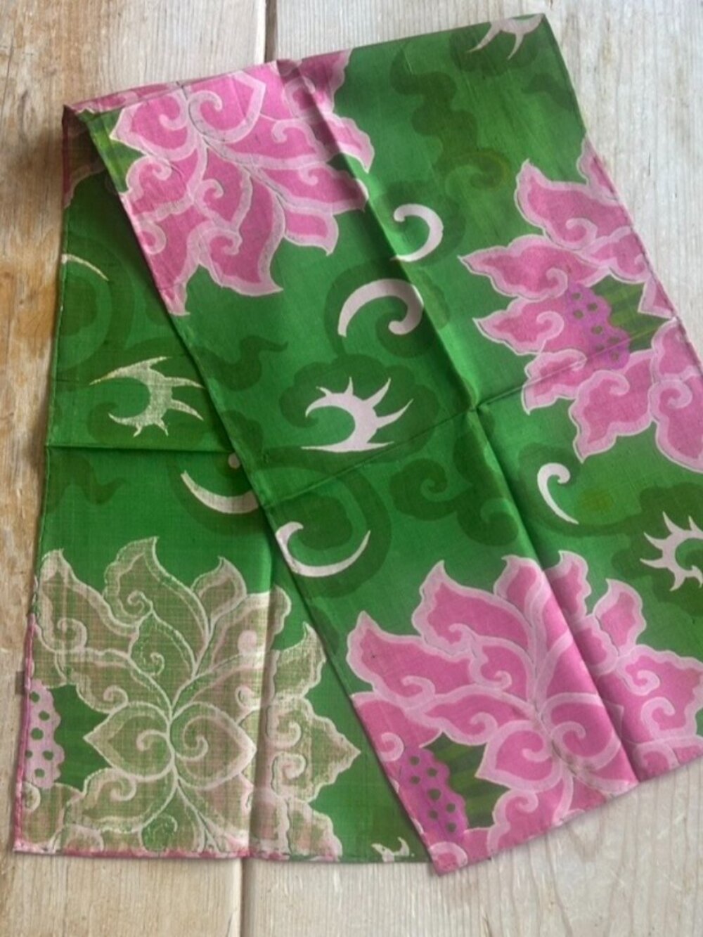 Vintage Thai Silk Co, Ltd, Hand Woven in Siam Green w Pink Floral Design Scarf